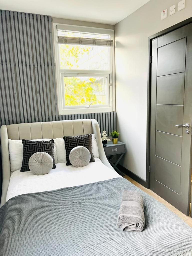 Holloway's House - No 37 - Bright & Cozy Escape Londres