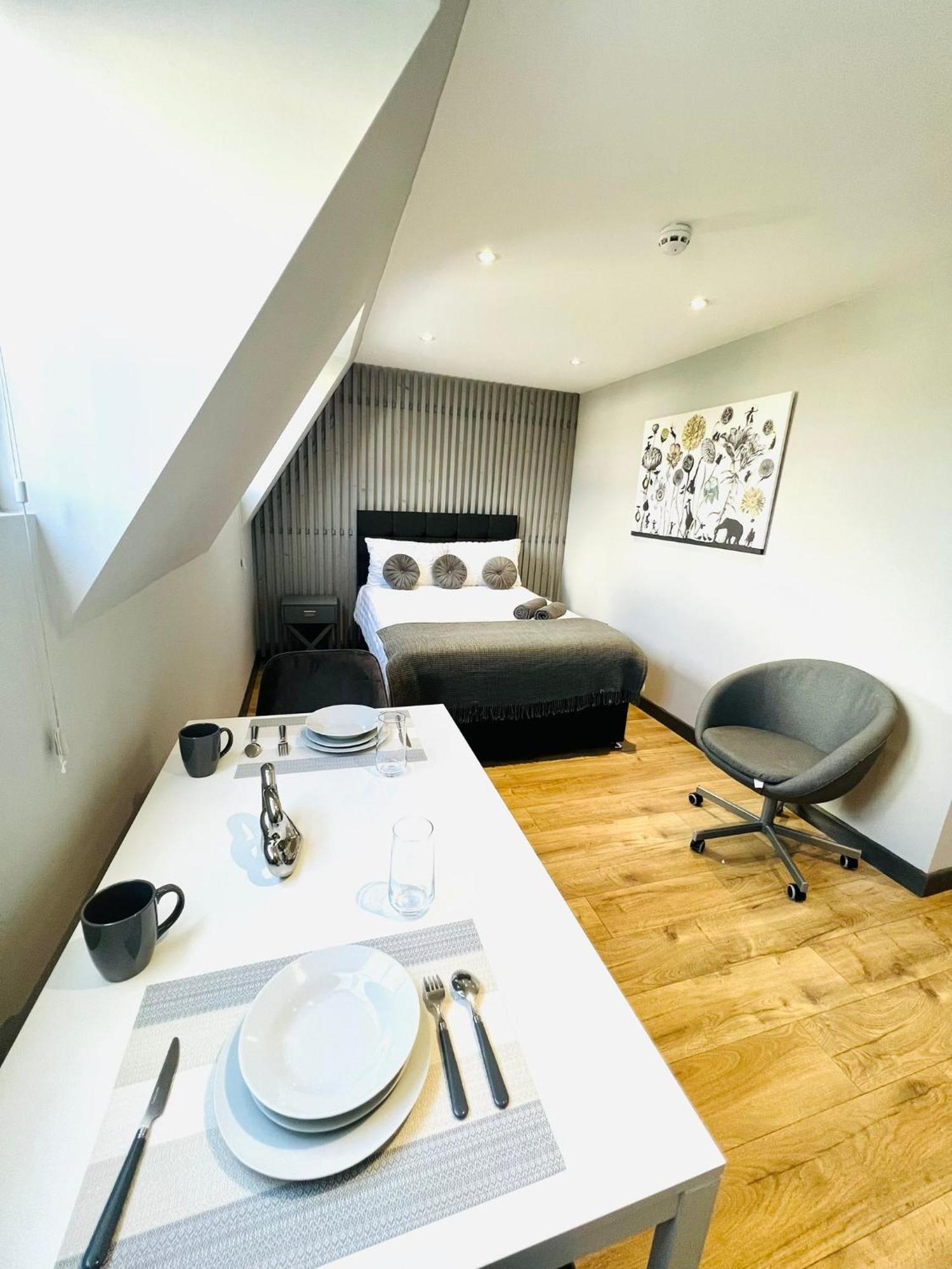 Holloway's House - No 37 - Bright & Cozy Escape