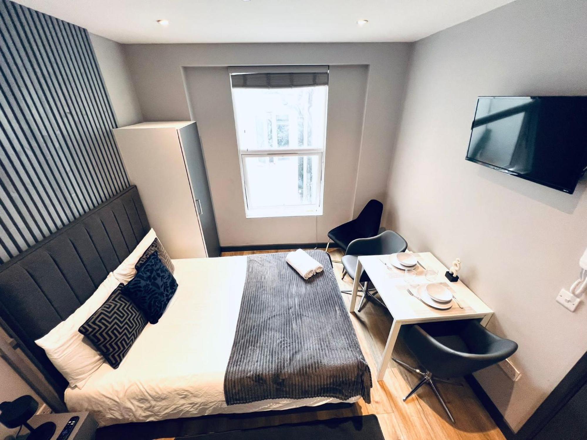 Holloway's House - No 37 - Bright & Cozy Escape *